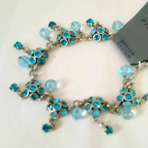 Beautiful Blue Genuine Crystal Bracelet NWT ๐ - Picture 9 of 10